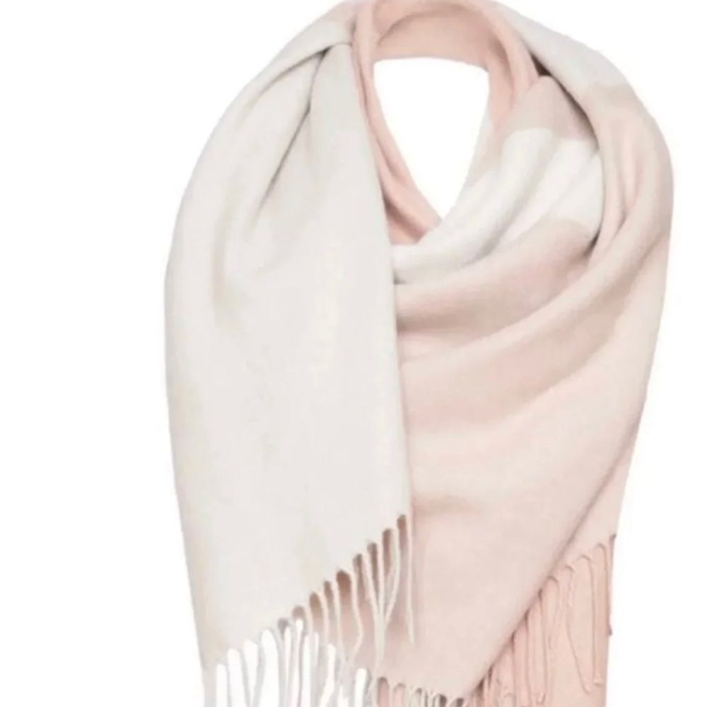 NWT:SOIA & KYO Scarf with Fringe - Picture 3 of 4
